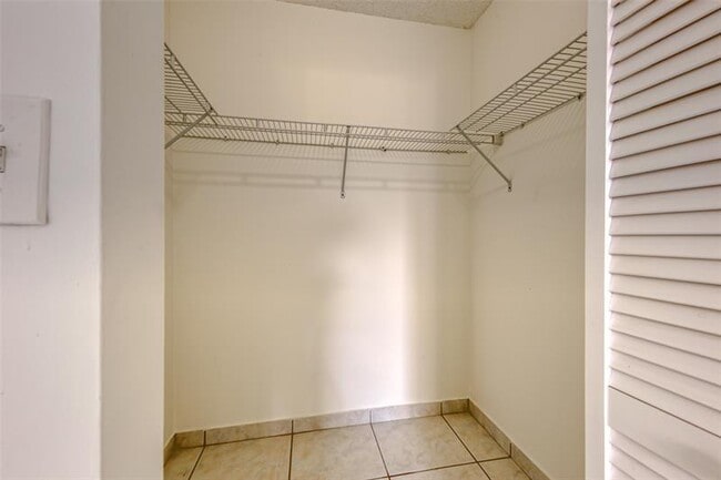 Building Photo - 9818 Nob Hill Ct