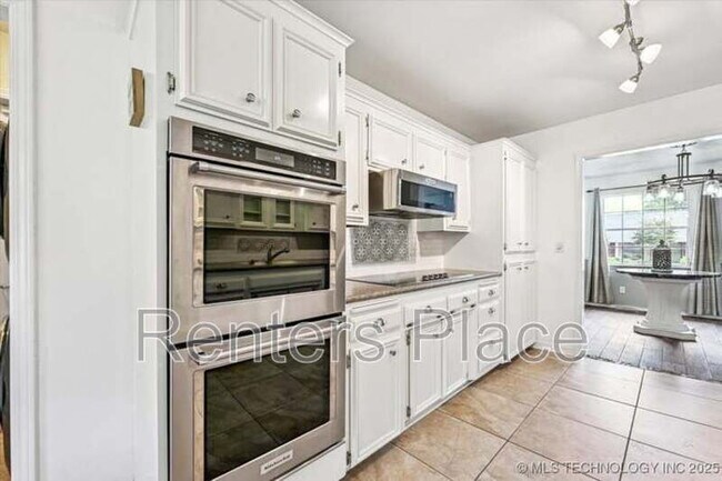 Building Photo - 6310 S 72nd E Pl