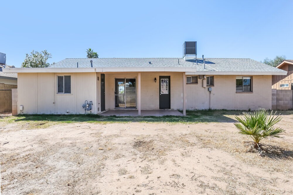 Building Photo - 3039 S Kenneth Pl