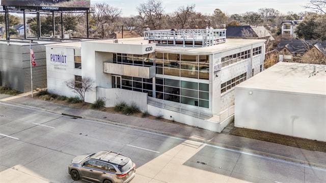 Building Photo - 4330 N Central Expy