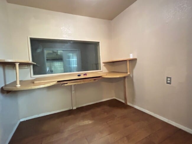 Building Photo - 3 Bedroom, 2 Bathroom, 2 Car Garage