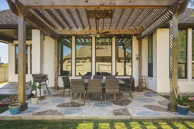 Building Photo - 2239 Plum Creek Dr