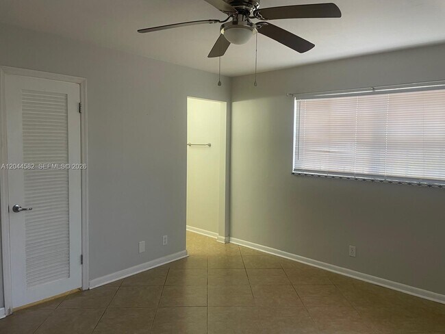 Building Photo - 660 Tennis Club Dr