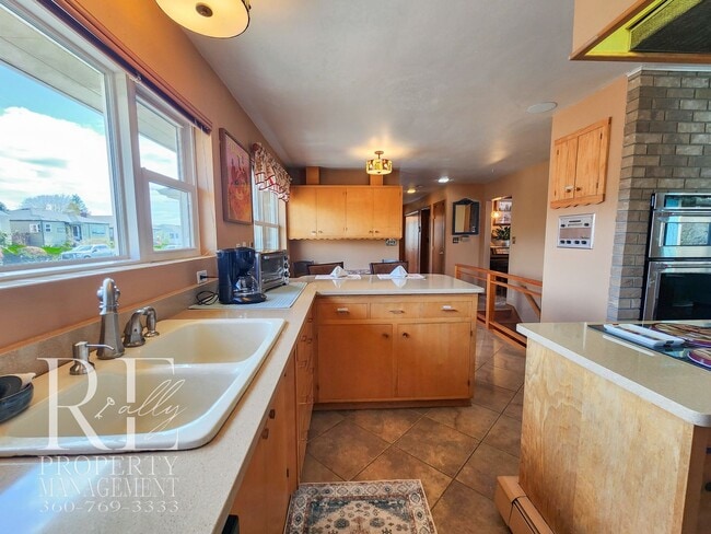 Building Photo - 2113 Brashem Ave