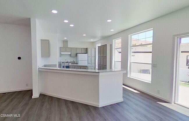 Building Photo - 152 Kings Pl