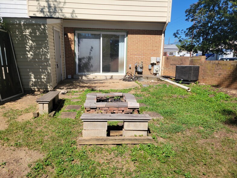 Building Photo - 5035 Berwyn Rd