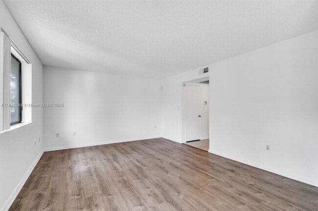 Building Photo - 3229 Coral Lake Dr