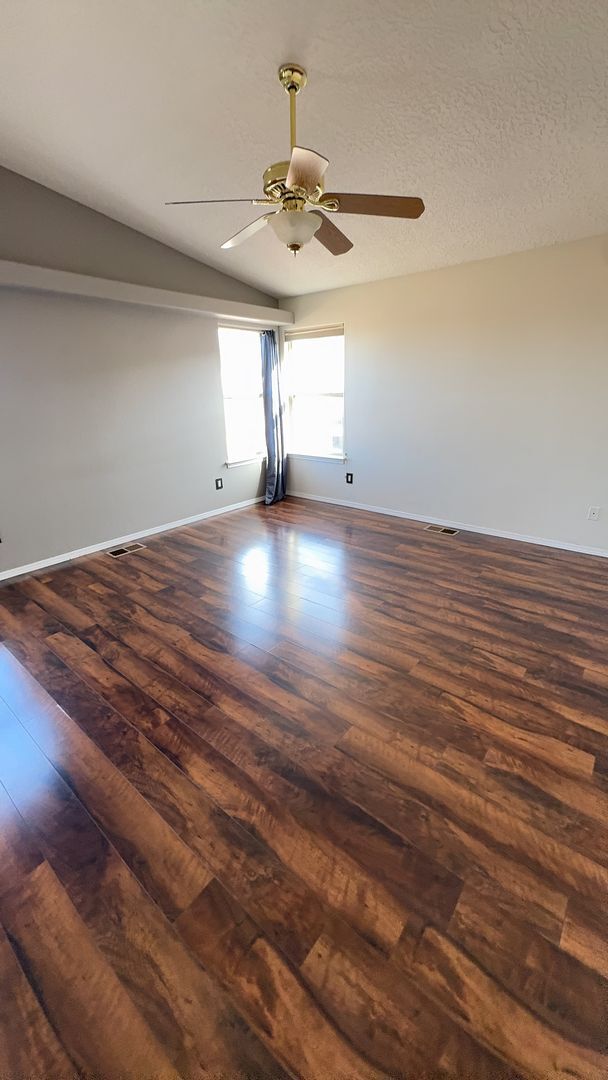 Building Photo - Great Home Near La Cueva