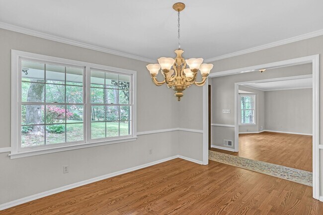 Building Photo - Prestigious Dunwoody Georgia