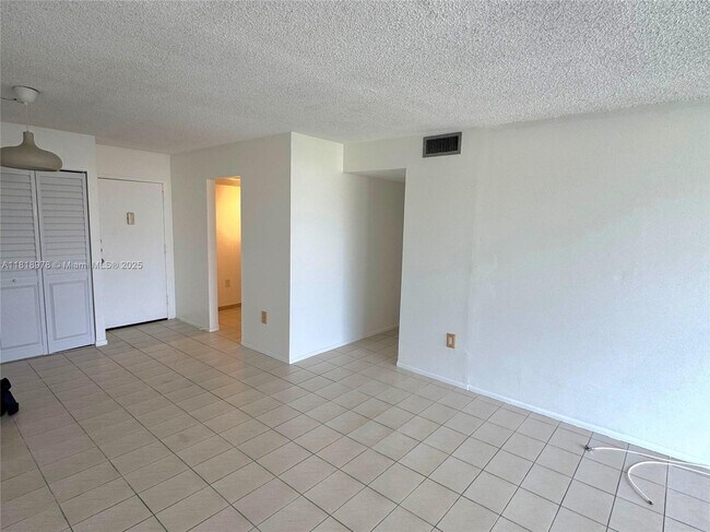 Building Photo - 2500 NE 135th St