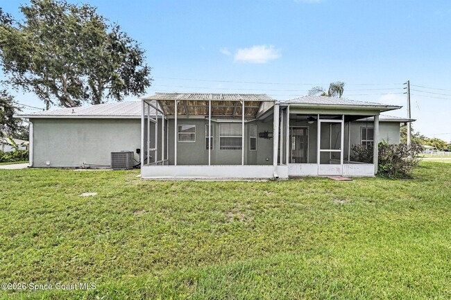 Building Photo - 880 Vocelle Ave