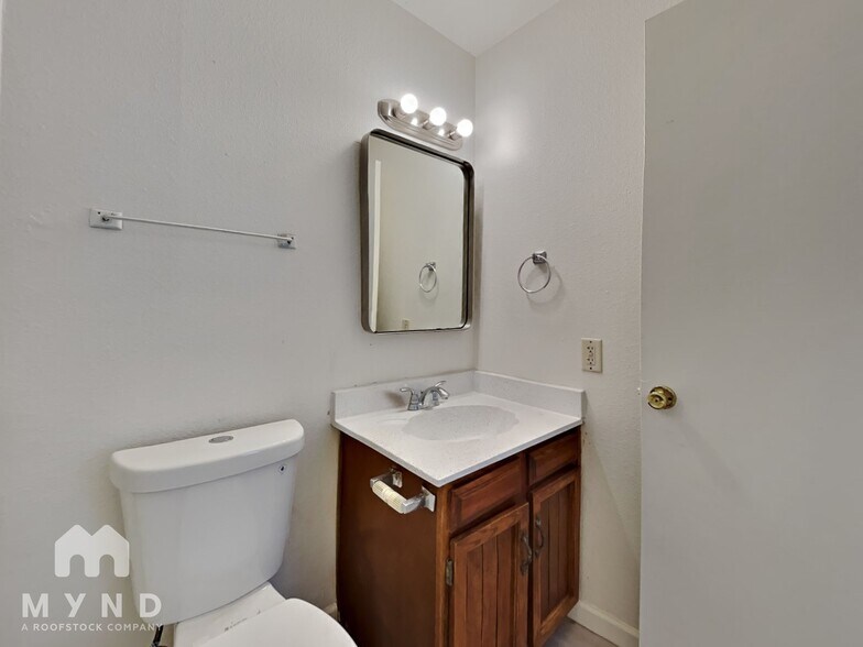 Building Photo - 7239 W Ironwood Dr