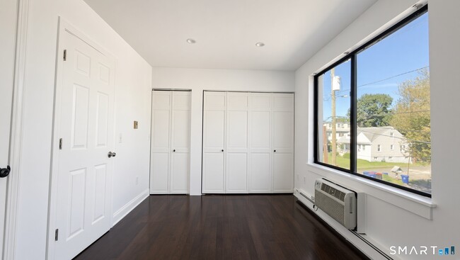 Building Photo - 84 Taylor Ave