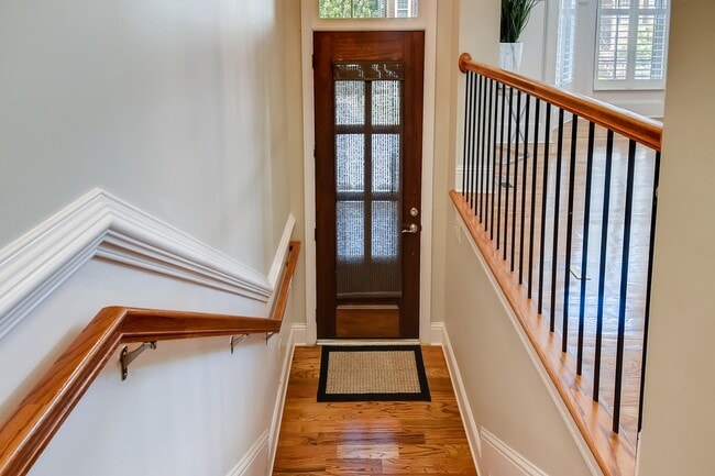 Building Photo - 1941 Ridgemont Ln