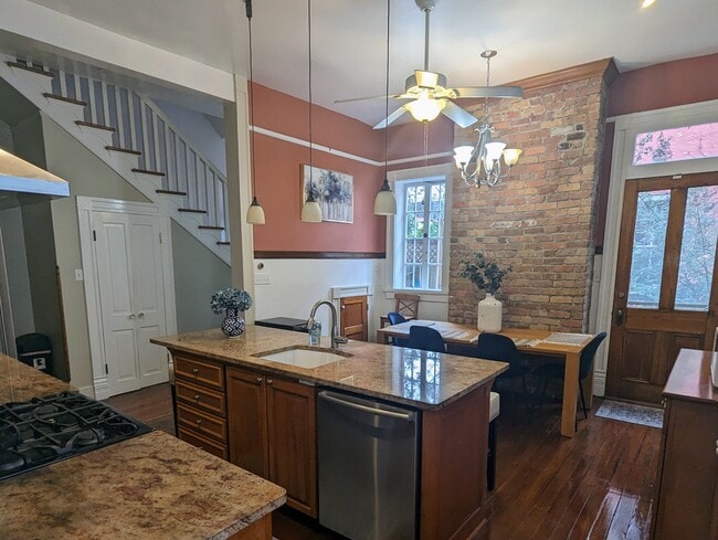 Building Photo - 5107 Dryades St