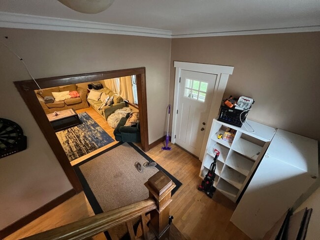 Building Photo - Spacious 5-Bedroom Home for Rent