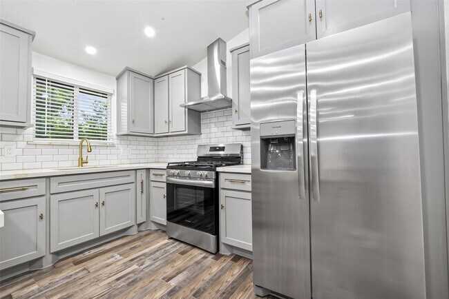 Building Photo - 5803 Greencraig Dr