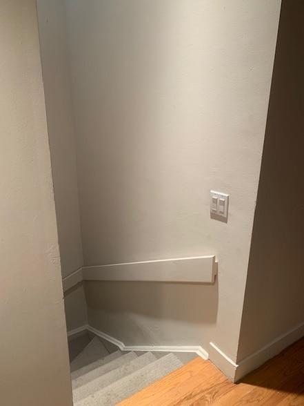 stairs to lower level - 1906 N Hermitage Ave
