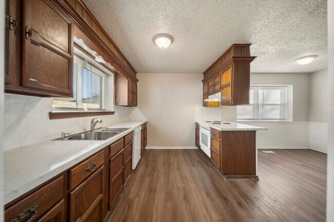 Building Photo - 2823 S 138th E Ave