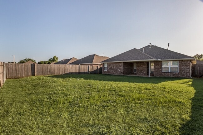 Building Photo - 1028 Mollie Rausch Ln
