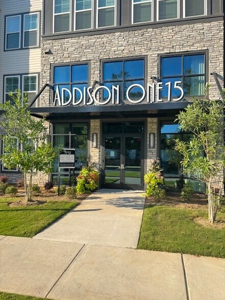 Leasing Office - The Addison One15