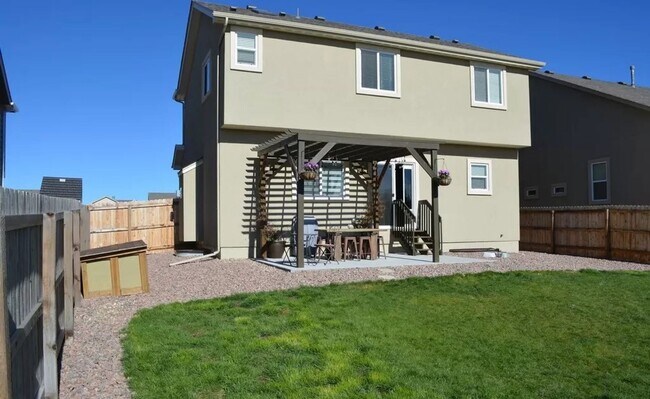 Building Photo - Beautiful 4 Bedroom Home in Desirable Springs Ranch Area!