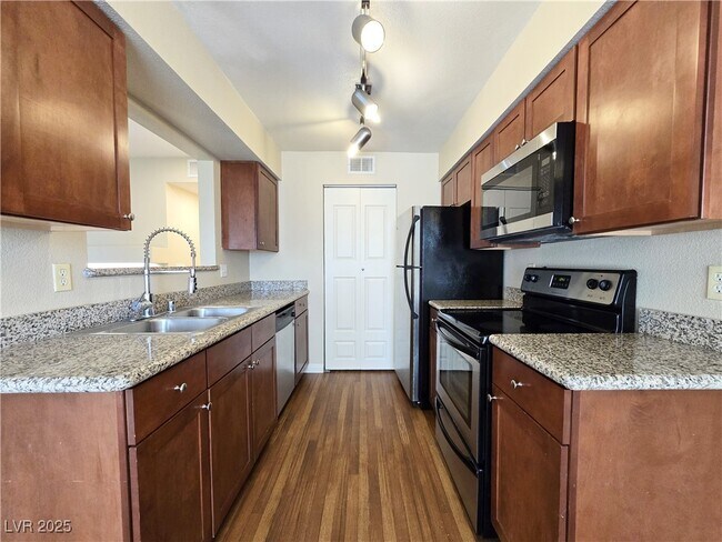 Building Photo - 2750 S Durango Dr