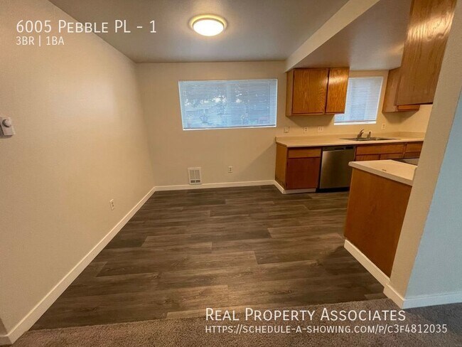 Building Photo - Affordable 3 bed, 1 bath unit w/laundry in...