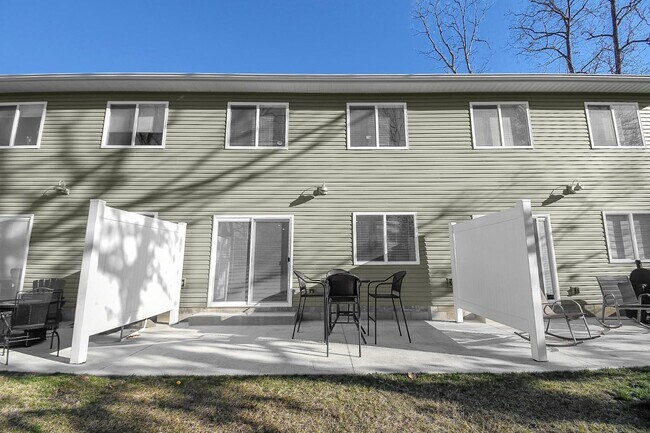 Building Photo - 2320 Stonington Wy