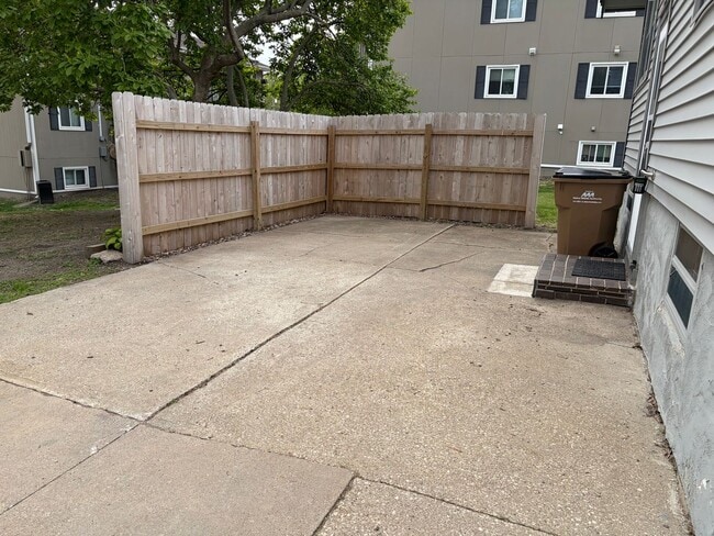 Building Photo - 1112 Vine St