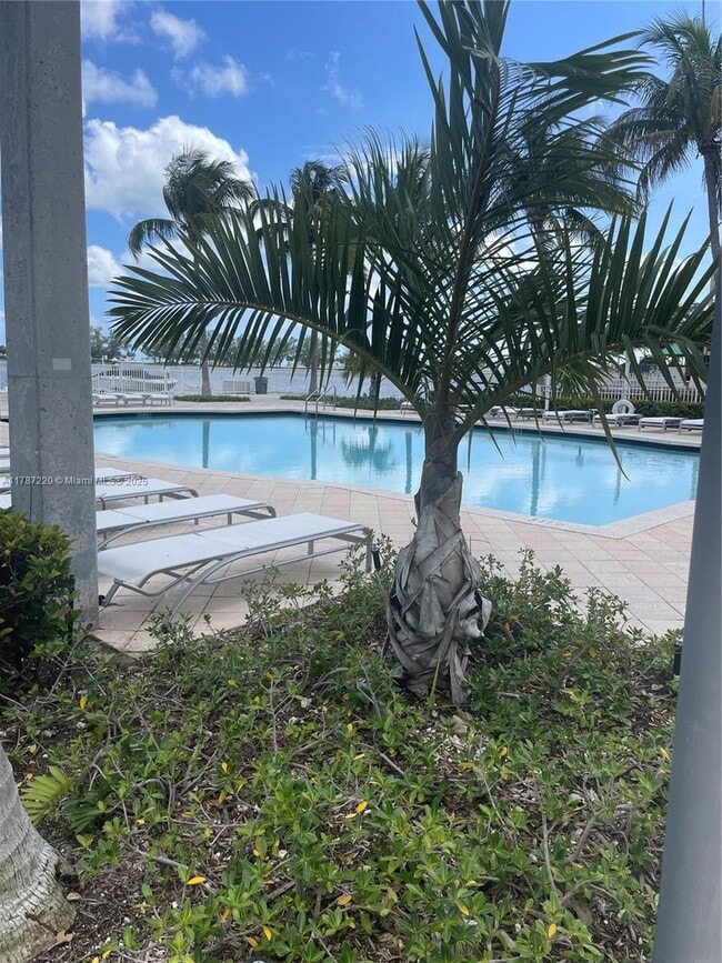 Building Photo - 2101 Brickell Ave