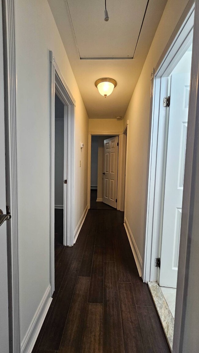 Building Photo - 5 Ontario Dr