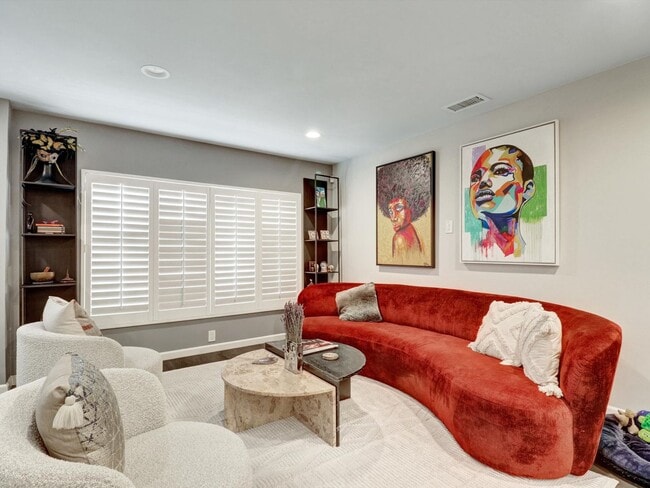 Building Photo - 5437 Coolidge Ave