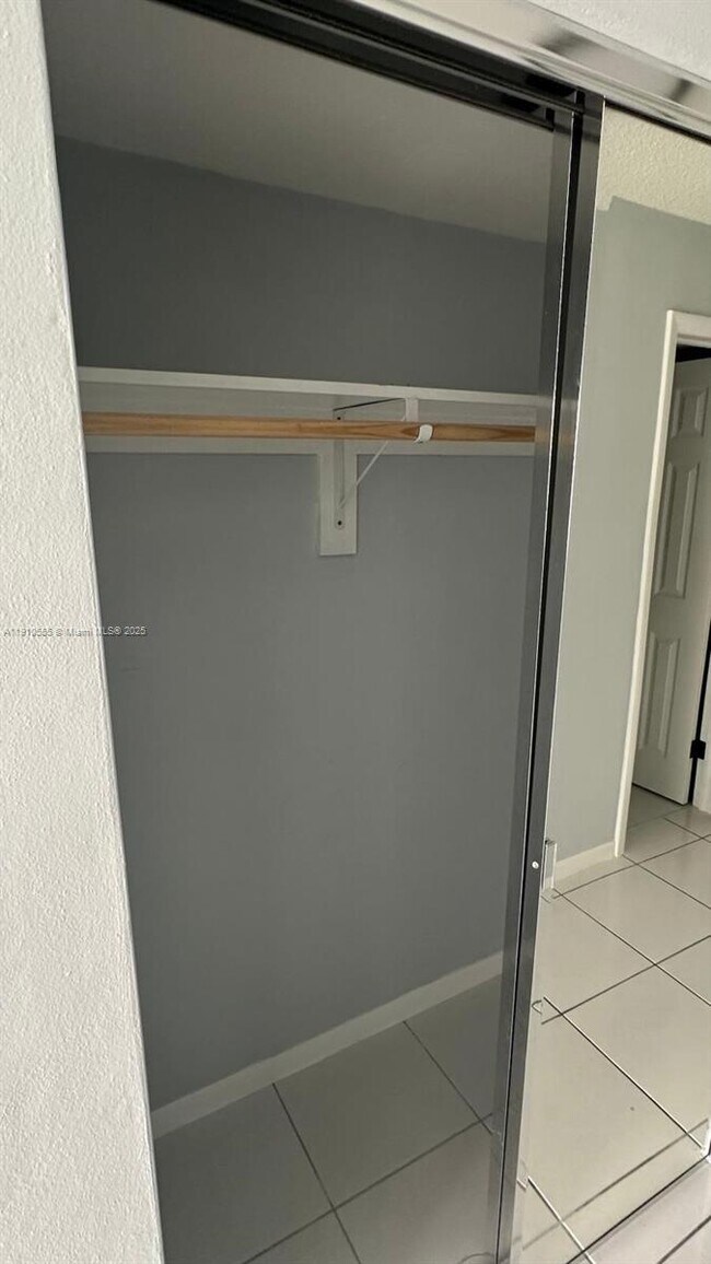 Building Photo - 1701 NE 191st St