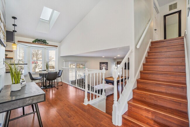 Building Photo - 1201 Easton Dr