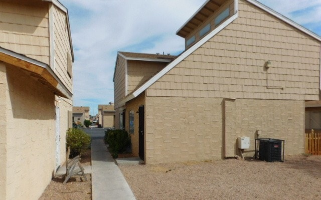 Building Photo - 5235 Golden Ln