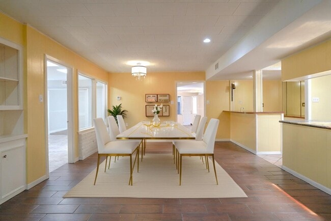 Building Photo - 7914 Braes Meadow Dr