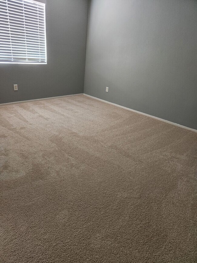 Building Photo - North Las Vegas Upgraded 4 Bedroom!