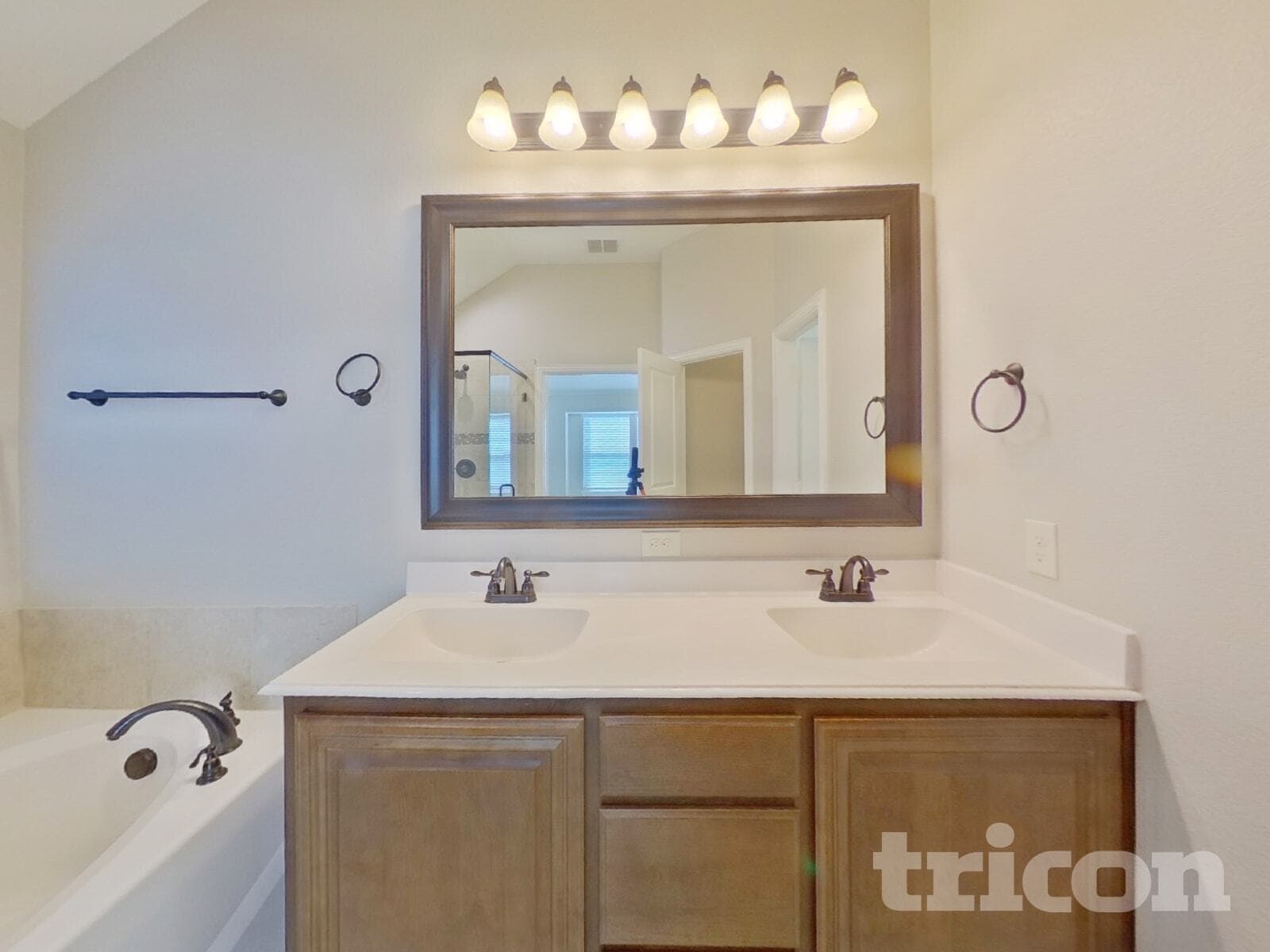 Building Photo - 625 Fox View Dr