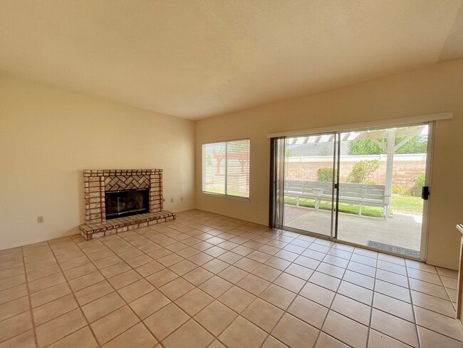 Building Photo - 1951 Devonshire Dr