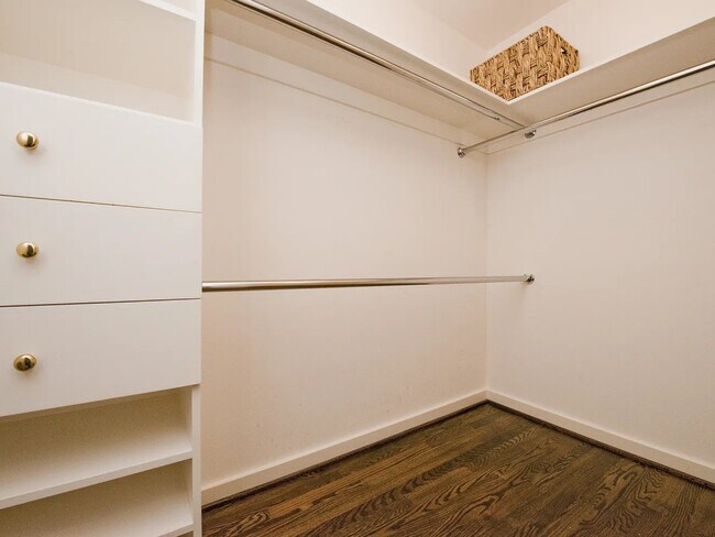 Building Photo - 611 Washington St