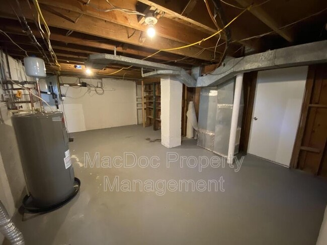 Building Photo - 1705 Bragg Rd