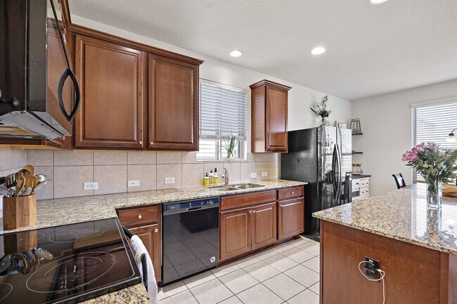 Building Photo - 100 Verdin Ln