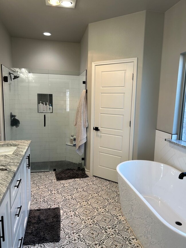 Building Photo - 1104 N Granby Ave