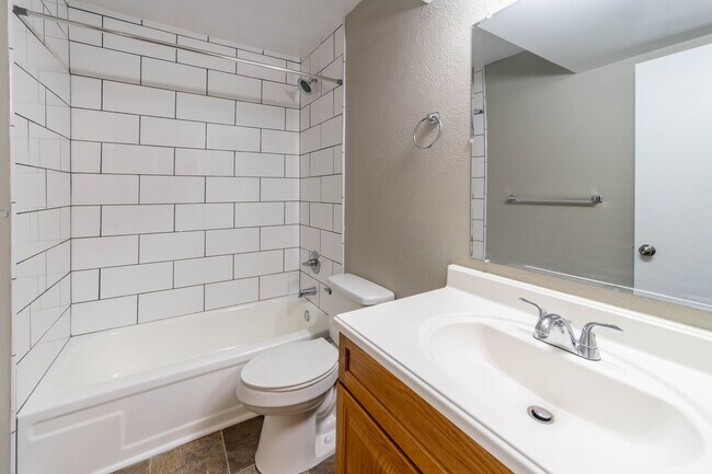 Building Photo - The Maple - 2-Bedroom at Autumn Ridge Apar...