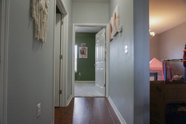 Building Photo - 212 Ladue Ave