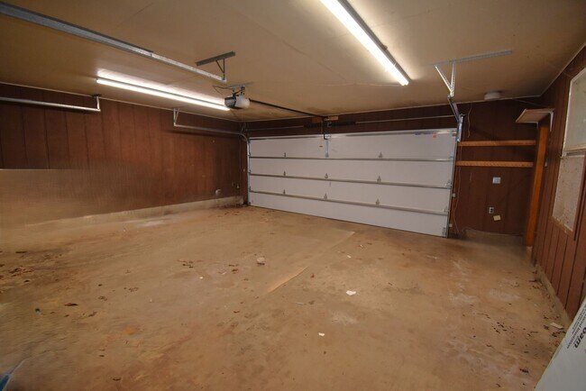 Building Photo - Desirable North Albany home.