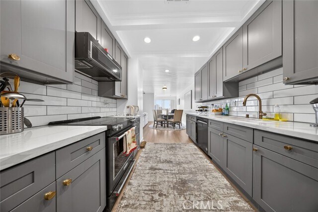 Building Photo - 7250 Franklin Ave