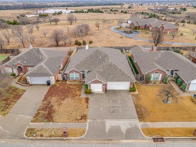 Building Photo - 2608 Southern Hills Dr