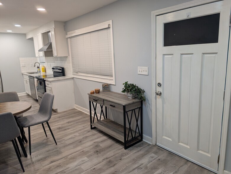 Building Photo - 1263 Oakland Dr SW